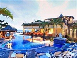 Pelangi Bali Hotel Swimming pool and restaurant